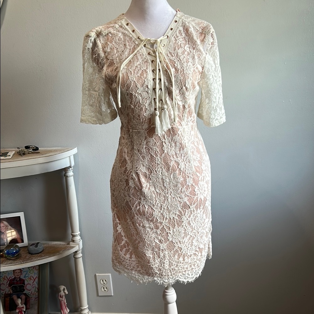 [Love Tree] Elegant Cream Lace Dress - Size Medium